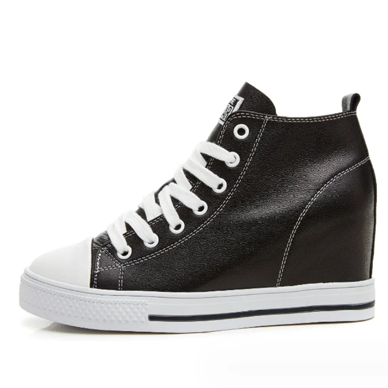 

New Style Female Sport Casual Shoes Classic Fashion Lace Up Flat Casual Shoes Student Ladies Sneakers Comfortable Black White