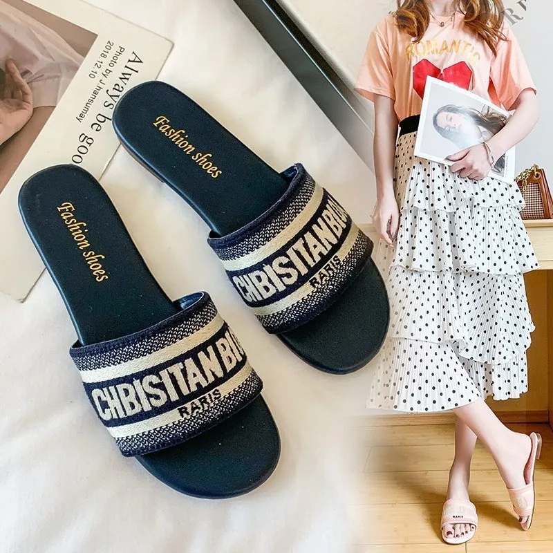 Summer fashion classic simple sandals ladies new 2024 wear fashion ins tide beach non-slip flip-flops