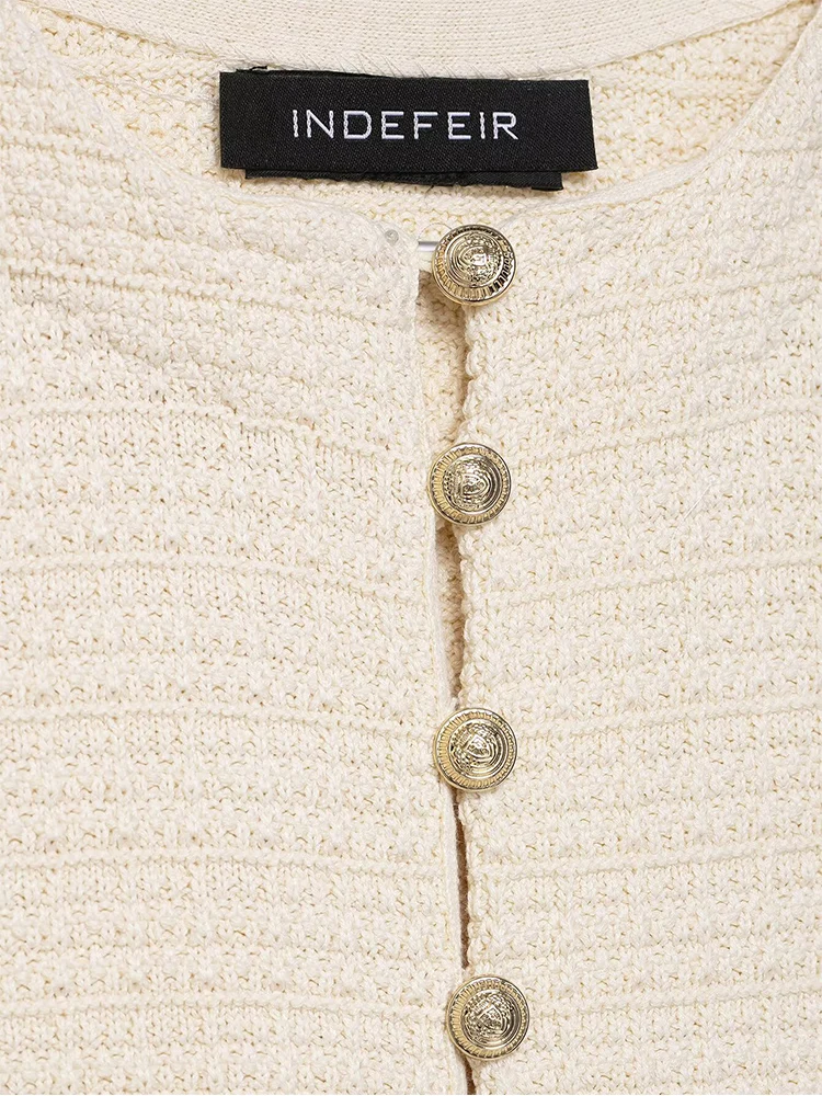 TFMLN Summer Women's Knit Sweater Casual Short Sleeve Metal Button Round Collar Lady Knitwear Tops Fashion Elegant Solid Coat