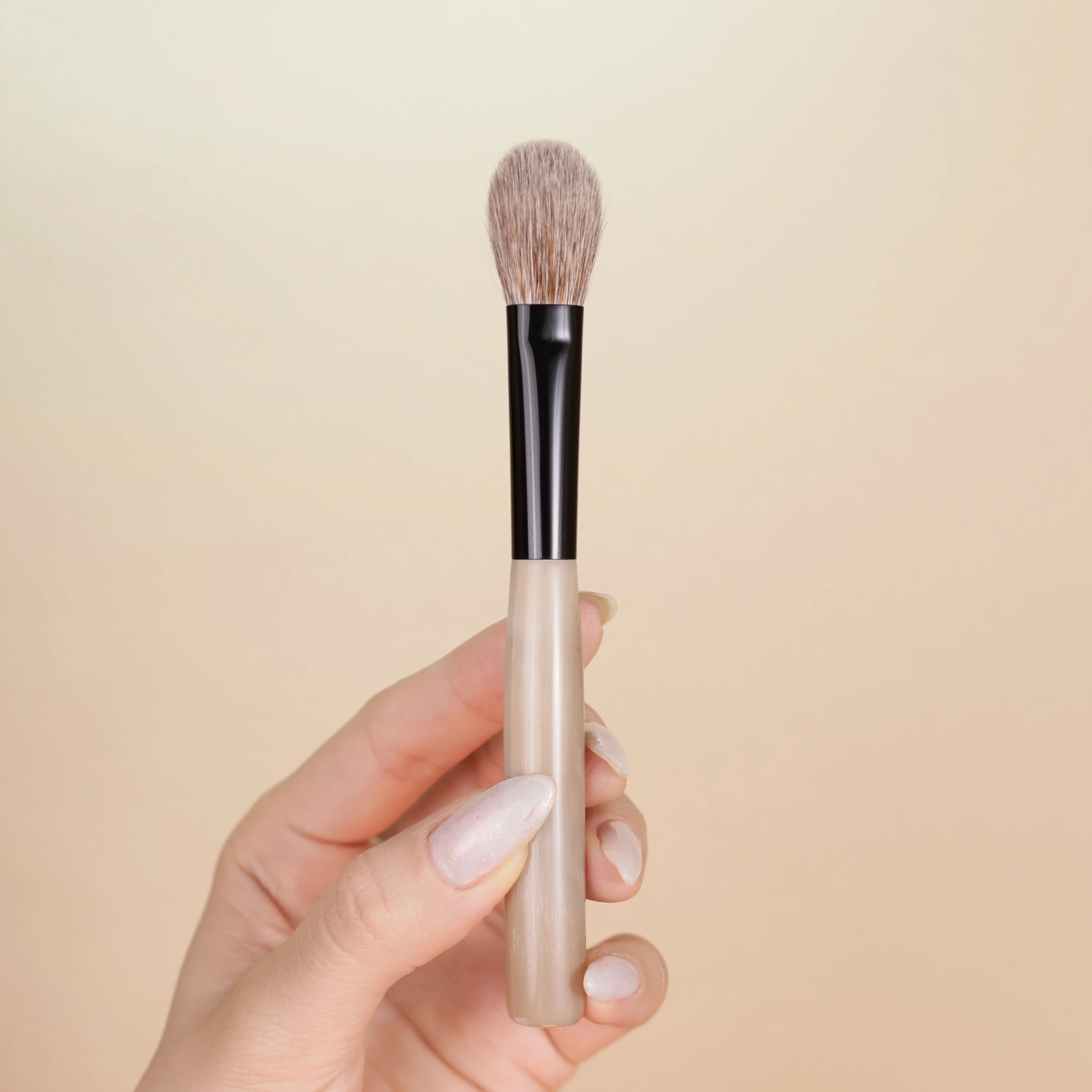 

Qiaolianggong Makeup brush Red squirrel hair mixed with goat hair Small flat powder blusher brush Cowhorn handle Makeup brush