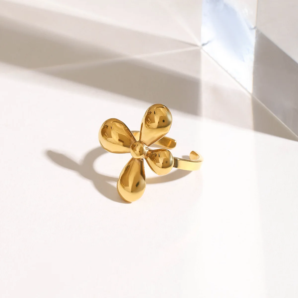 Charm PVD Stainless Steel Chunky Flower Wedding Ring Waterproof Hypoallergenic Petal Shape Geometric Unique Jewelry Gifts Bijoux