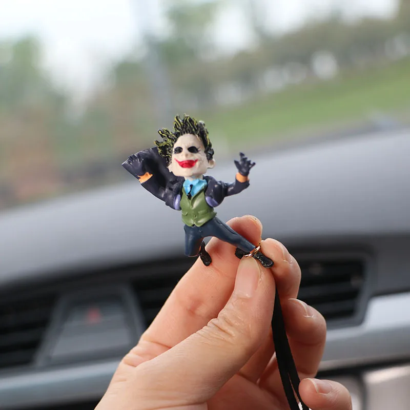 Auto Innen Dekoration Persönlichkeit Anhänger Die Joker Modell Spielzeug Rückspiegel  Anhänger Dekoration Auto Spezielle Lufterfrischer - AliExpress