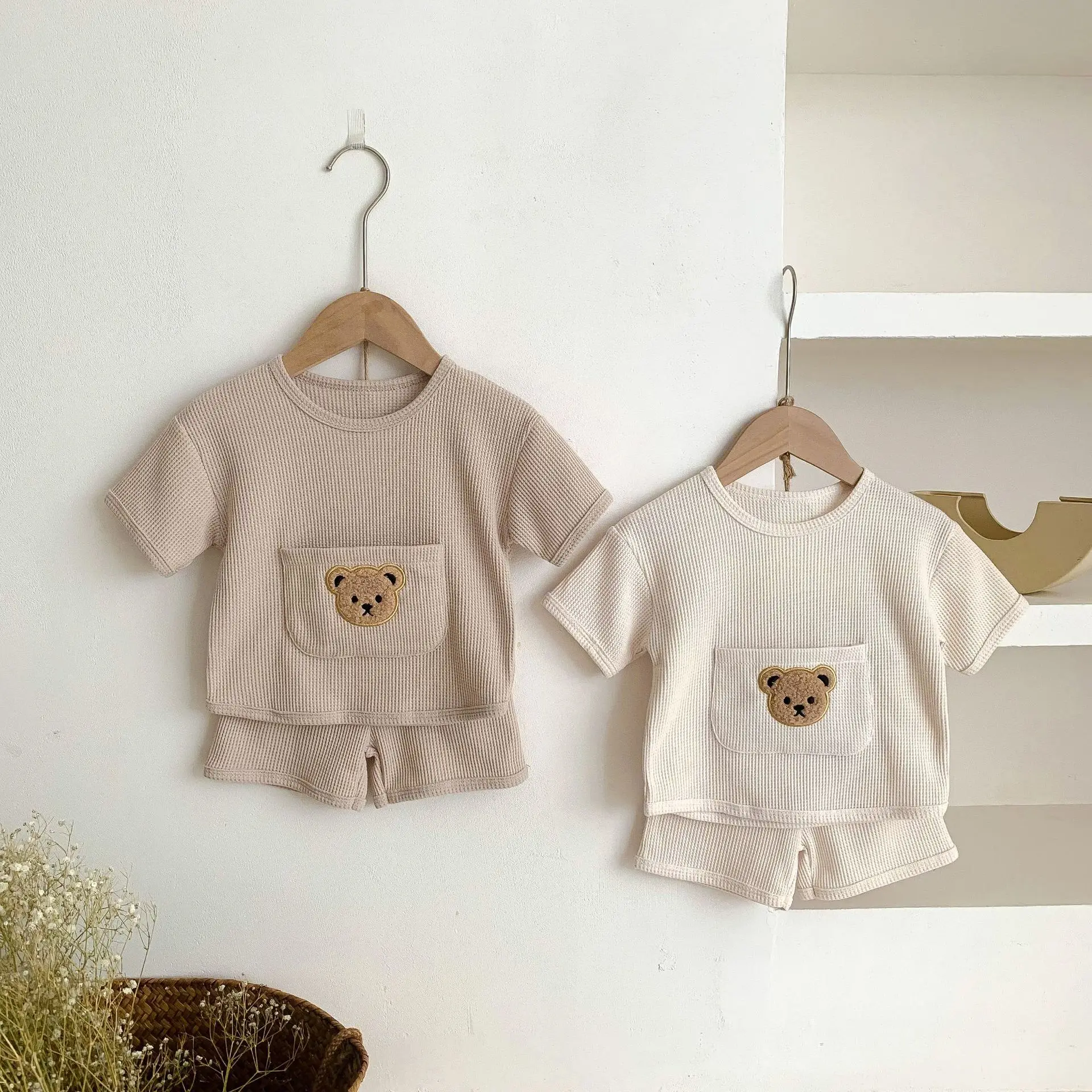 

2023 Hot Baby Clothing Set 2 Pieces Baby Casual Home Wear Set Waffle Bear T Shirt and Shorts Suits for Boys Girls