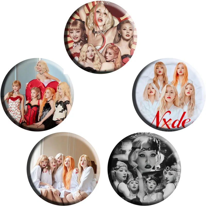 

1Pcs NEW KPOP (G)I-DLE Photo HD Prints Badge Pins Yeh Shuhua MINNIE YUQI Bag Cute Accessories Fans Collection Gift
