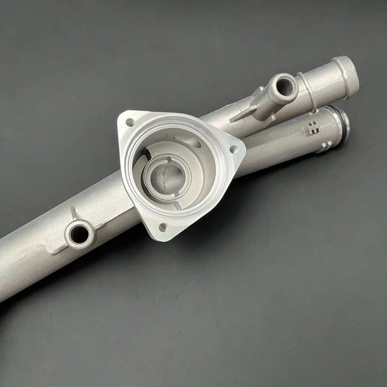 Aluminum Engine Cooling Coolant Thermostat Housing For Audi Q7 VW Phaeton Touareg Passat CC EOS Superb 3.6 03H121117A engine coolant thermostat thermostat housing cover