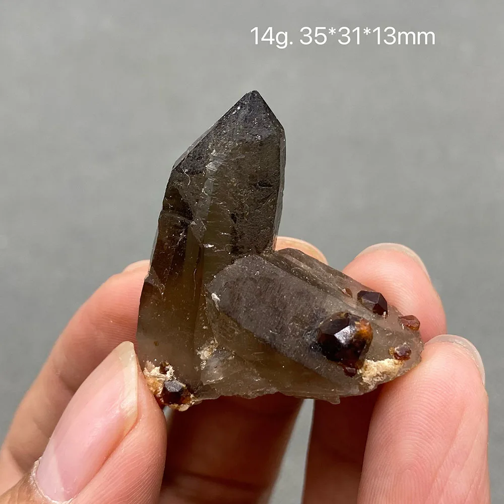 100% natural garnet rough crystal mineral specimen quartz cure specimen