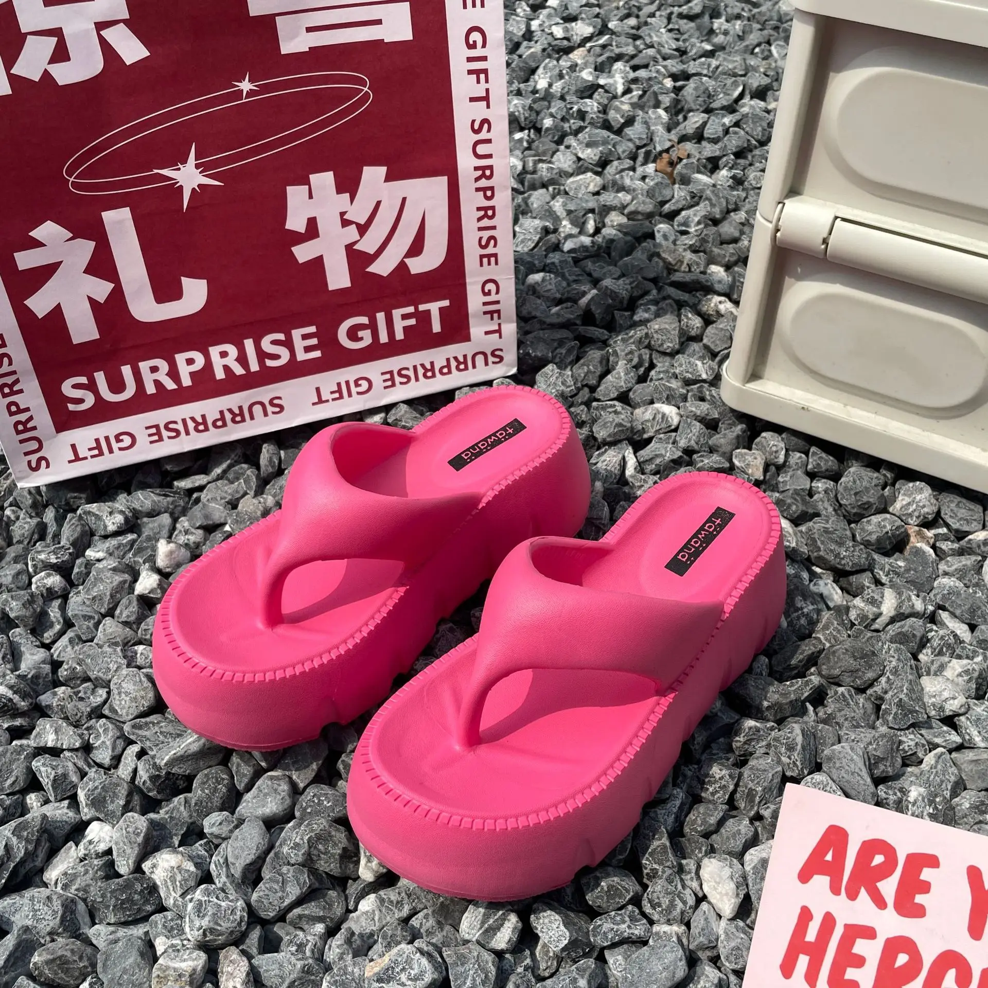 thumbnail image 1 of Chanclas gruesas de verano para mujer, sandalias gruesas de EVA con suela blanda y clip en el talón, zapatillas de mujer, chanclas de playa antideslizantes, 1 of 5