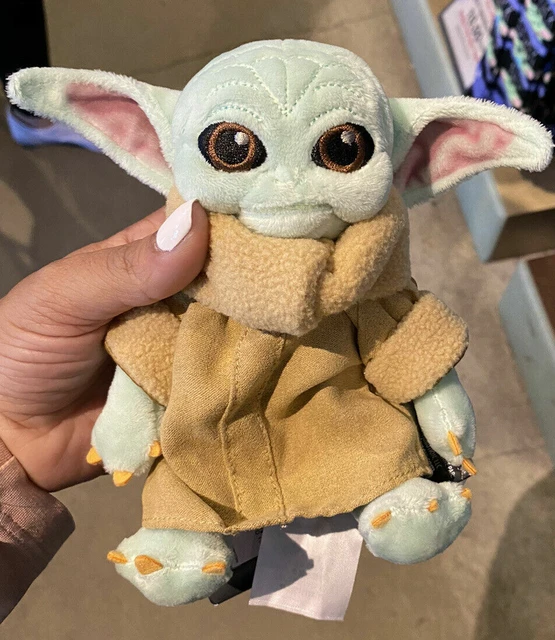 Disney Parks Star Wars The Mandalorian The Child Baby Yoda Shoulder Plush  Magnet