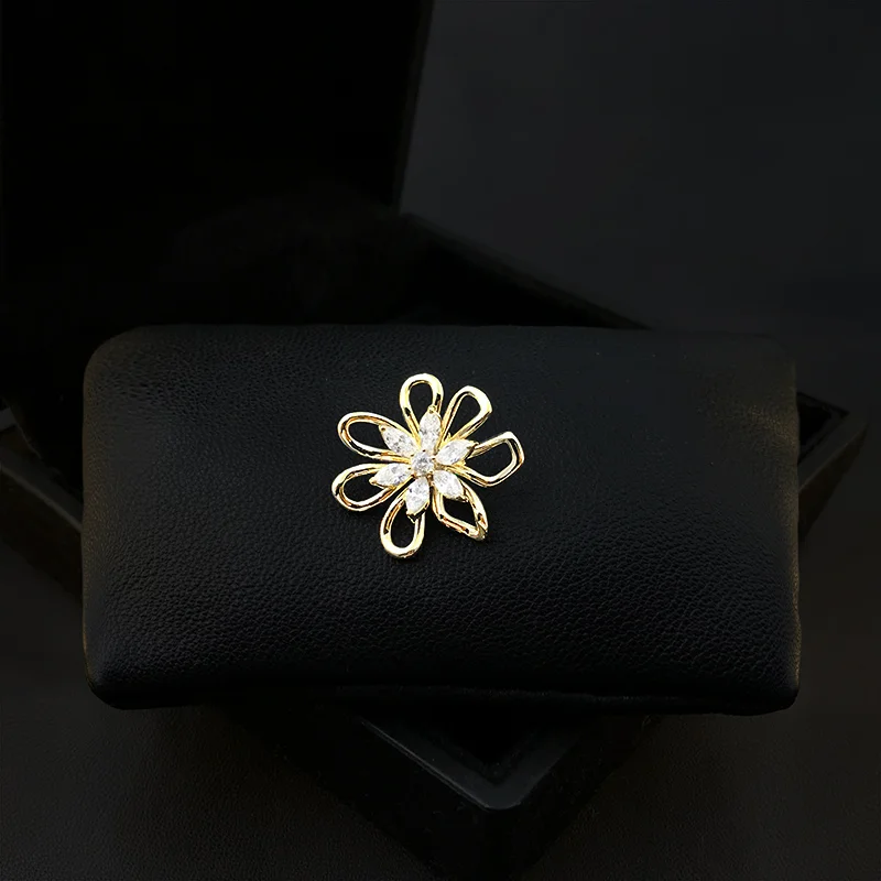 

Anti-Exposure Buckle Flower New Brooch High-End Women's Small Exquisite Suit Accessories Fixed Clothes Artifact Pin Jewelry 3801
