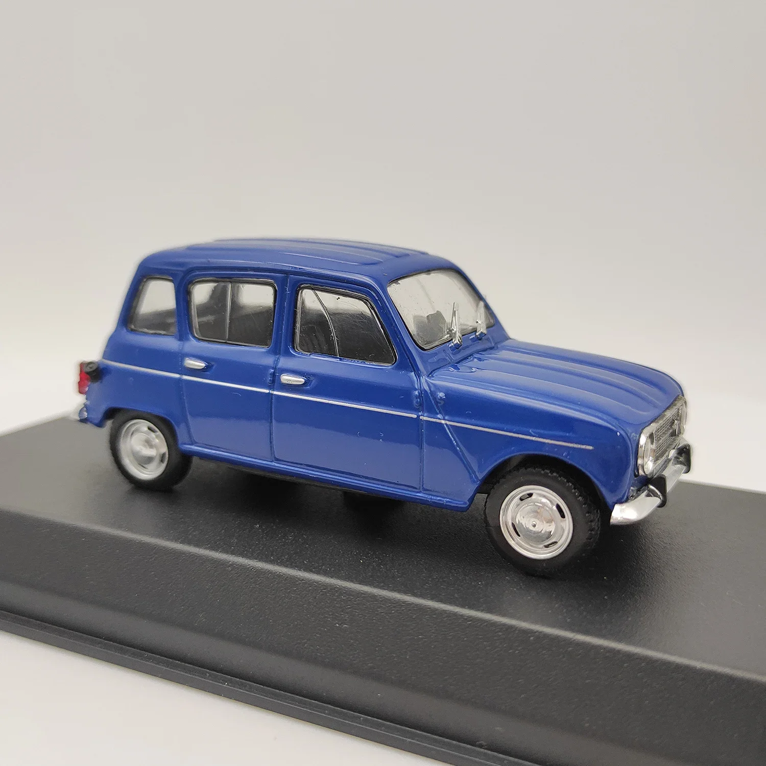 Norev Réédition Renault 4 CV Rouge – Tole 1/43 – Miniature Occasion