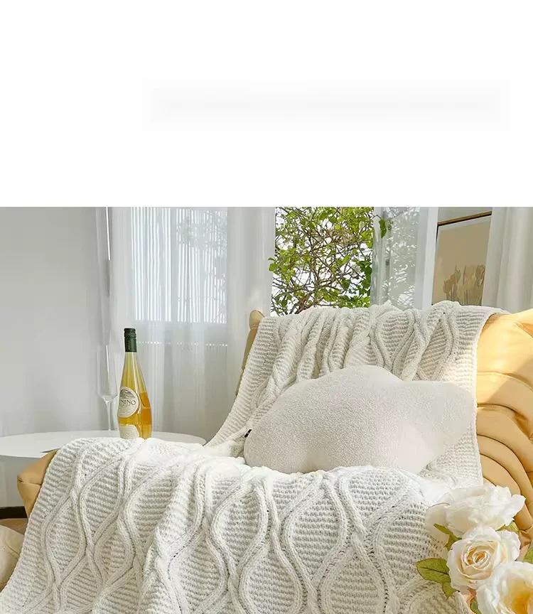 Manyue Home Ins Network Red Same Type Plush Knitted Blanket Nap Cover Blanket Office Air Conditioning Blanket Bedroom_voghion.com
