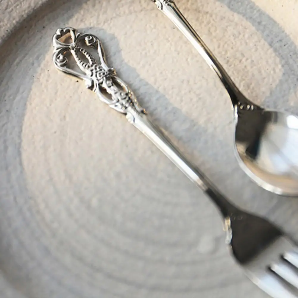 1 Pc European Royal Dessert Spoon Retro Hollow Cake Fruit Fork Embossed Craft Spoon Golden European Stainless Steel Coffee