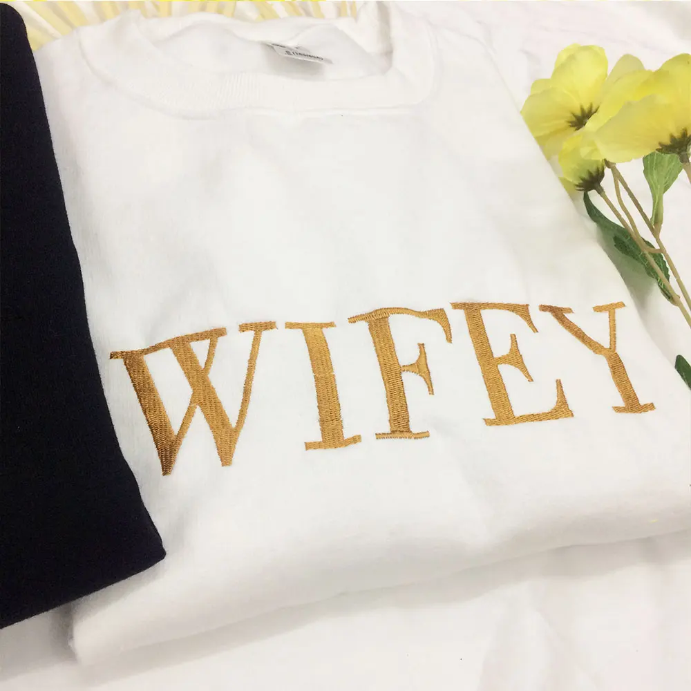 Embroidered WIFEY HUBBY Sweatshirts Couples Engagement Gift Mrs Bride Groom Crewneck Embroidered Sweatshirts Bachelorette Unisex