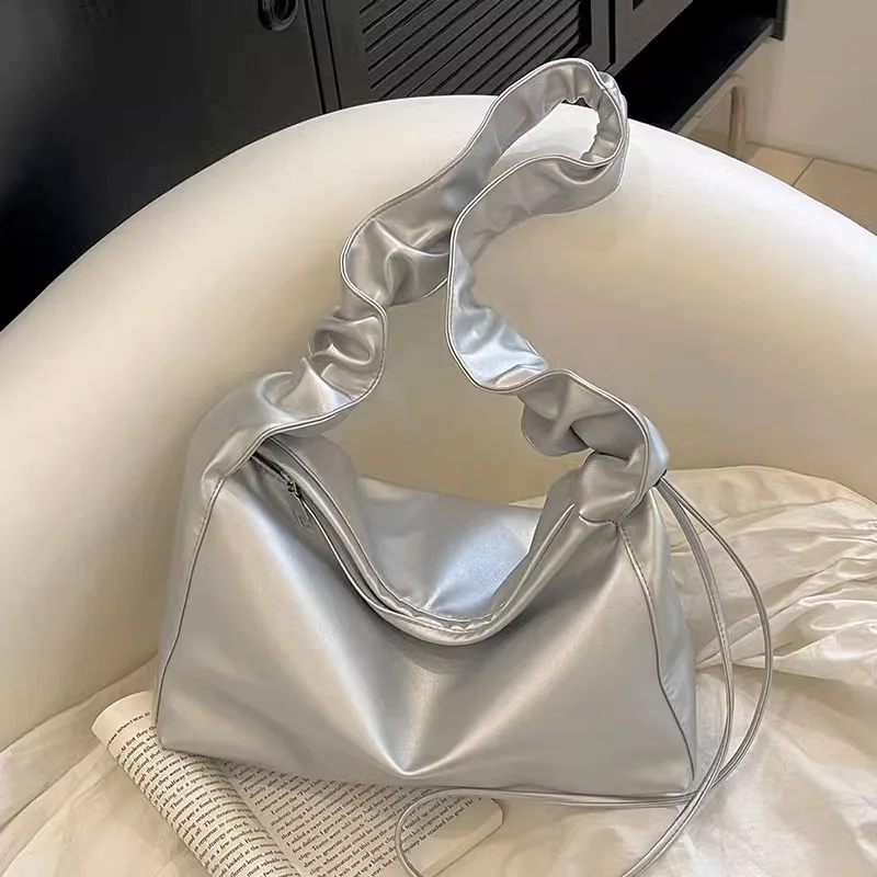 Niche design sense single shoulder cross-body fold armpit girl girl bag 2024 spring/summer new senior sense women's bag