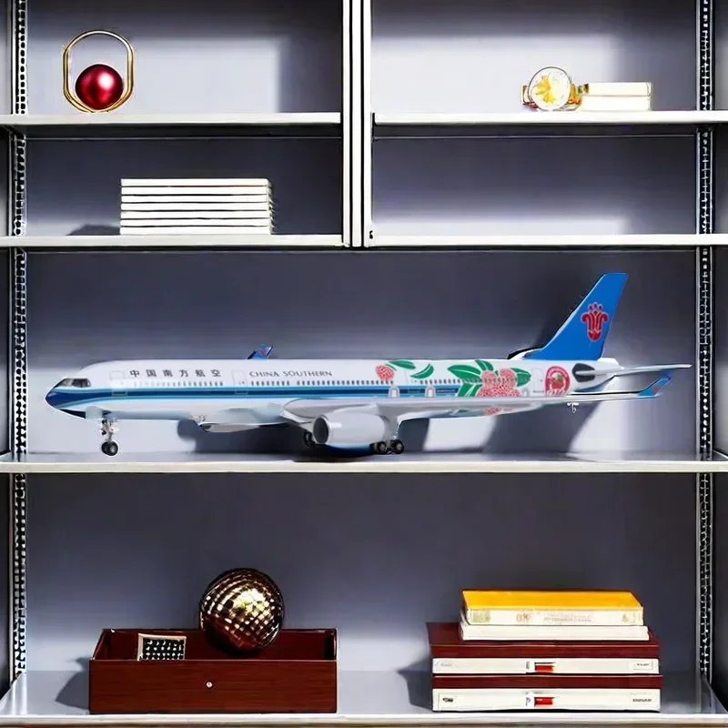 47CM 1:135 Scale 330 A330 Model AIR China SOUTHERN Airlines Airway W Base Wheel Lights Resin Aircraft Plane Toy for collections