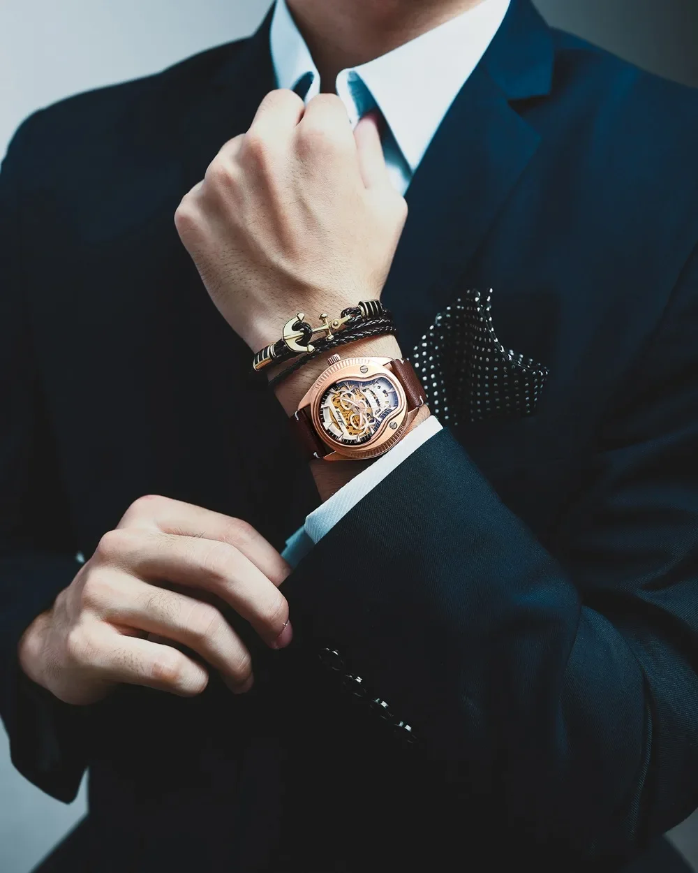 Vergoldete Totenkopf-Leuchtuhr, Herren-Mechanismus, automatische Armbanduhr, automatische Licht-Hohl-Skelettuhr, Leder, Herren, 2025 – Detail 12