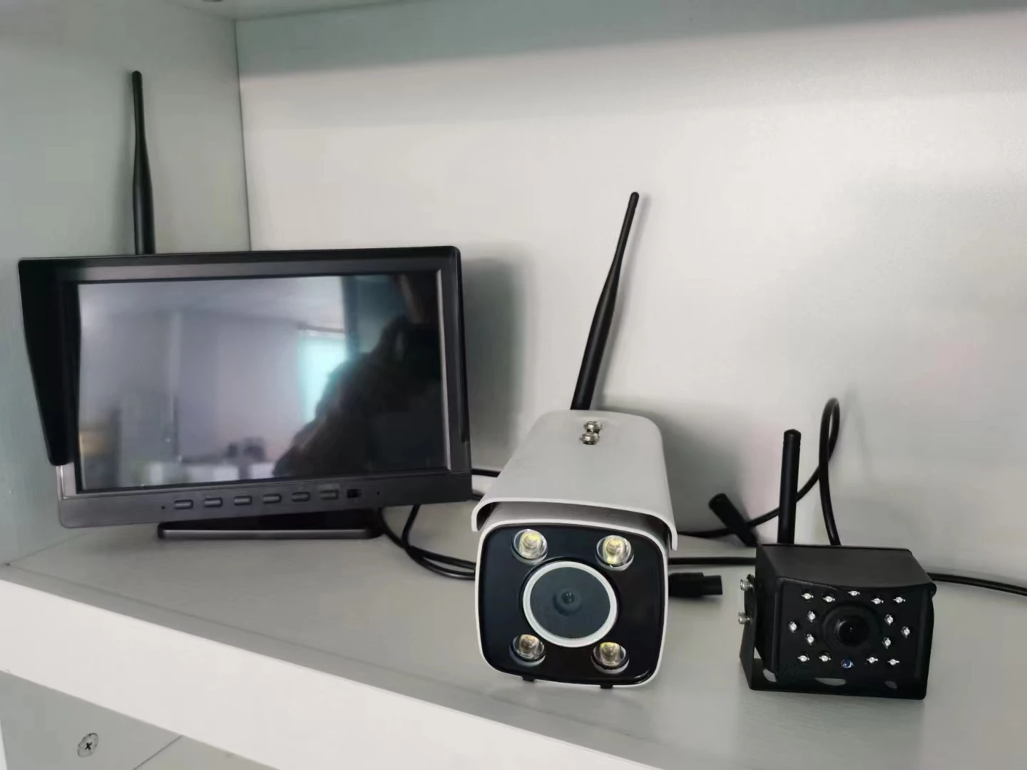 Crane wireless monitoring camera video zooming vehicle camera