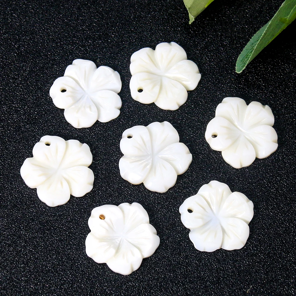 Muy Bien 2pcs 20mm Natural Freshwater Shell Carved Petal Shaped Pendant DIY Earrings Necklace Jewelry Making Accessories