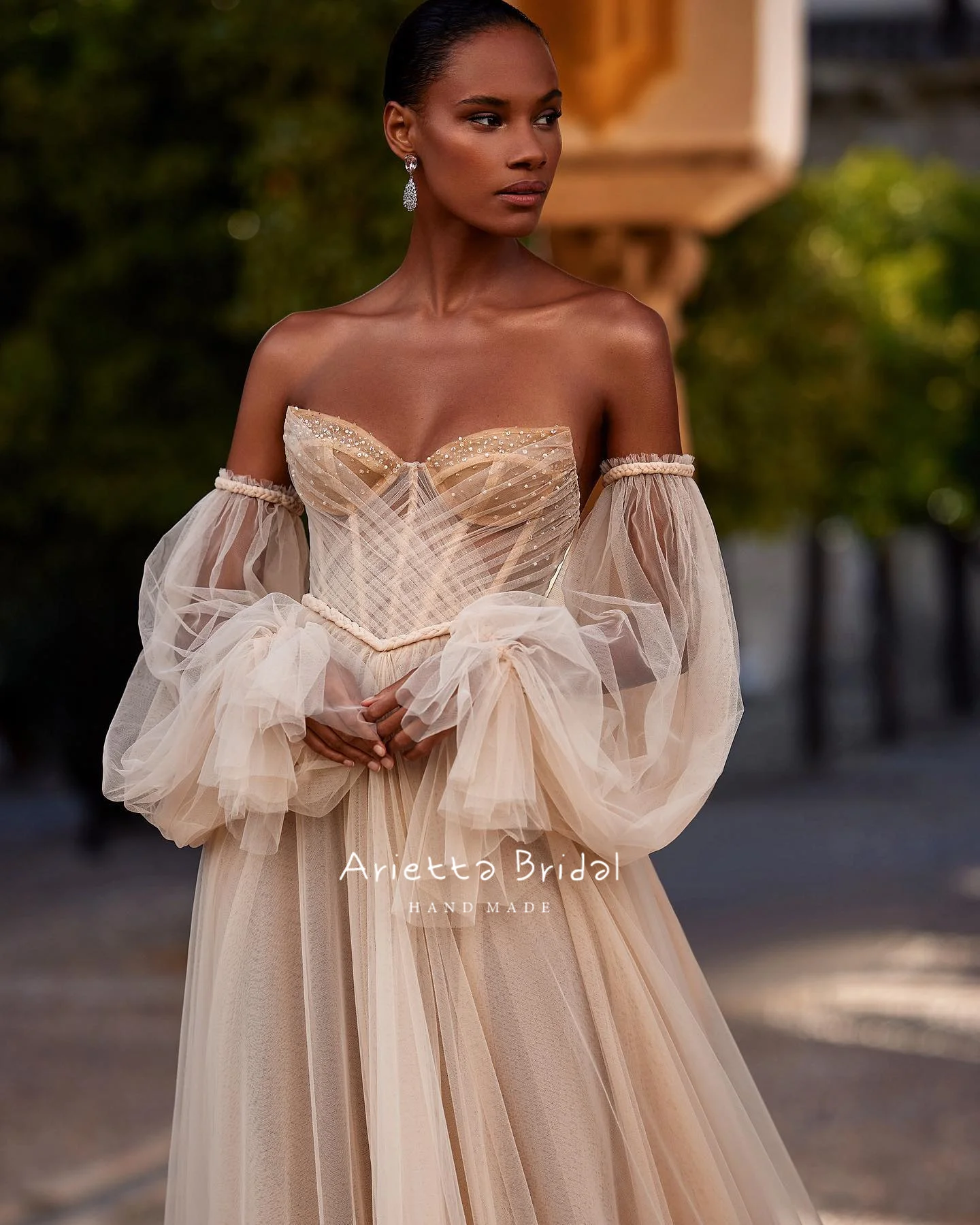 Arietta Champagne Tulle Princess Wedding Dresses Off Shoulder Long Sleeves A-Line Bridal Gowns Basque Waist Beach Bride Dresses
