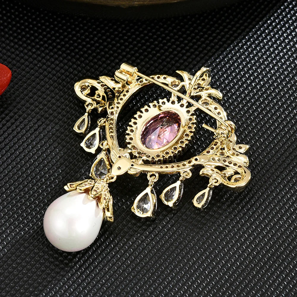Classic Love Heart Crystal Brooches Pins for Women Luxury Rhinestone Imitation Pearl Heart Pin Buckle Jewelry