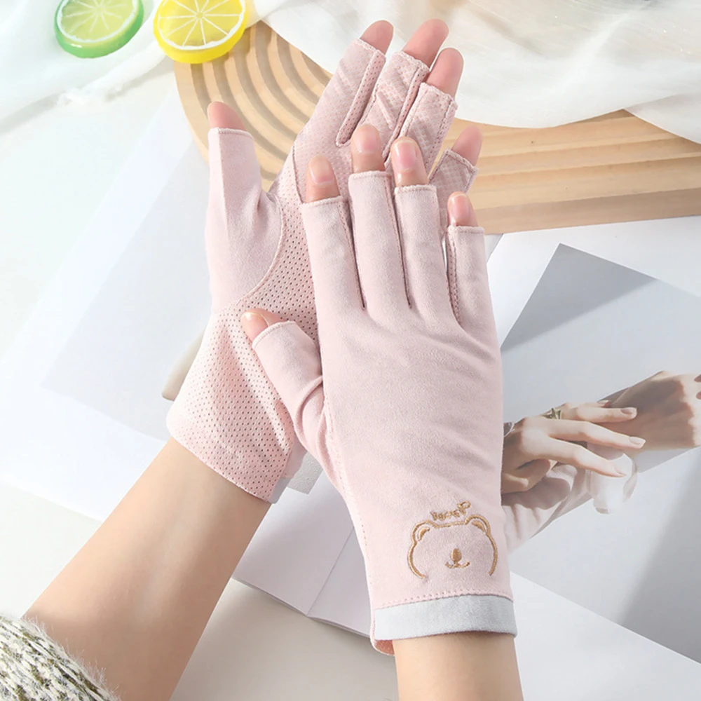 Description Picture 3 of item2Pcs/Pairs Pink/Grey Anti UV Nail Gloves V Protection Stretchy Breathable Fingerless Glove Nail Art Tools Nail Art Lamp Gloves