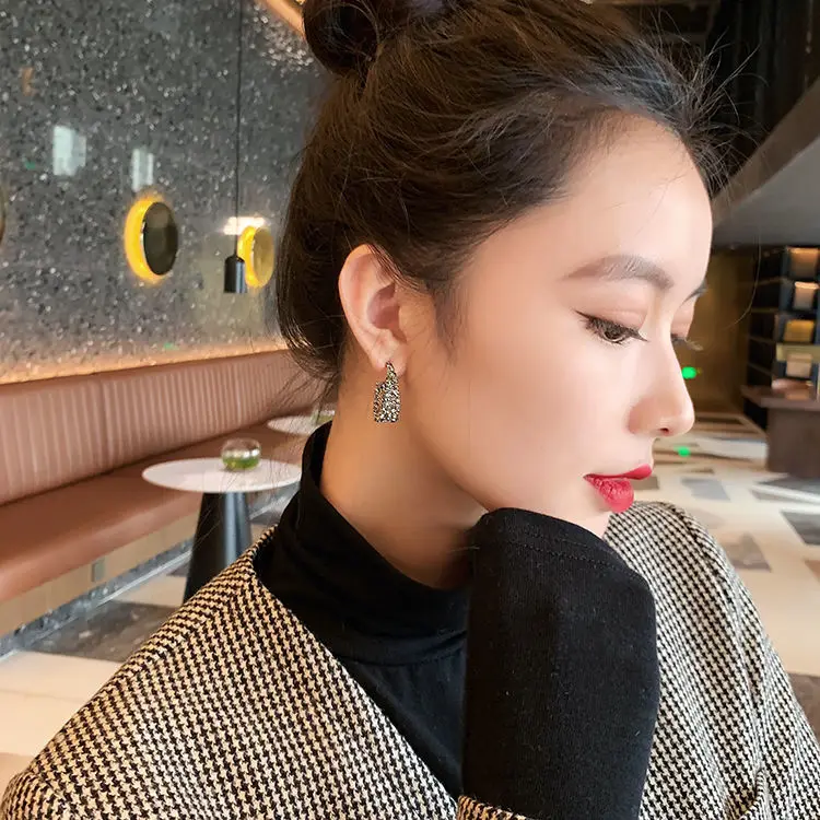 French Retro Web Celebrity Eardrop Harbor Style Earrings 2020 New Fashion Minority Fashion Design Individual Earrings Woman