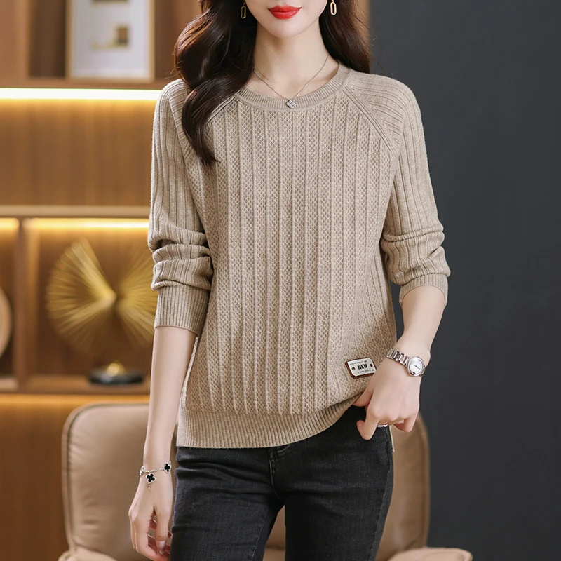 Long sleeved knitted top for women's 2023 new autumn/winter inner layer sweater, early autumn thick mother's outfit bottom shirt