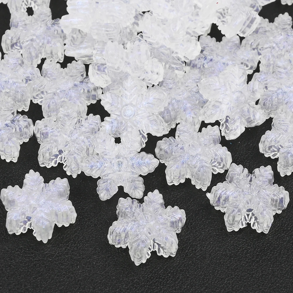 50 Stück weiße Schneeflockenperlen, Winter-Schneeflocken-Acrylperlen, verteilte Perlen für DIY-Festival-Dekorationen und Schmuck, handgefertigt
