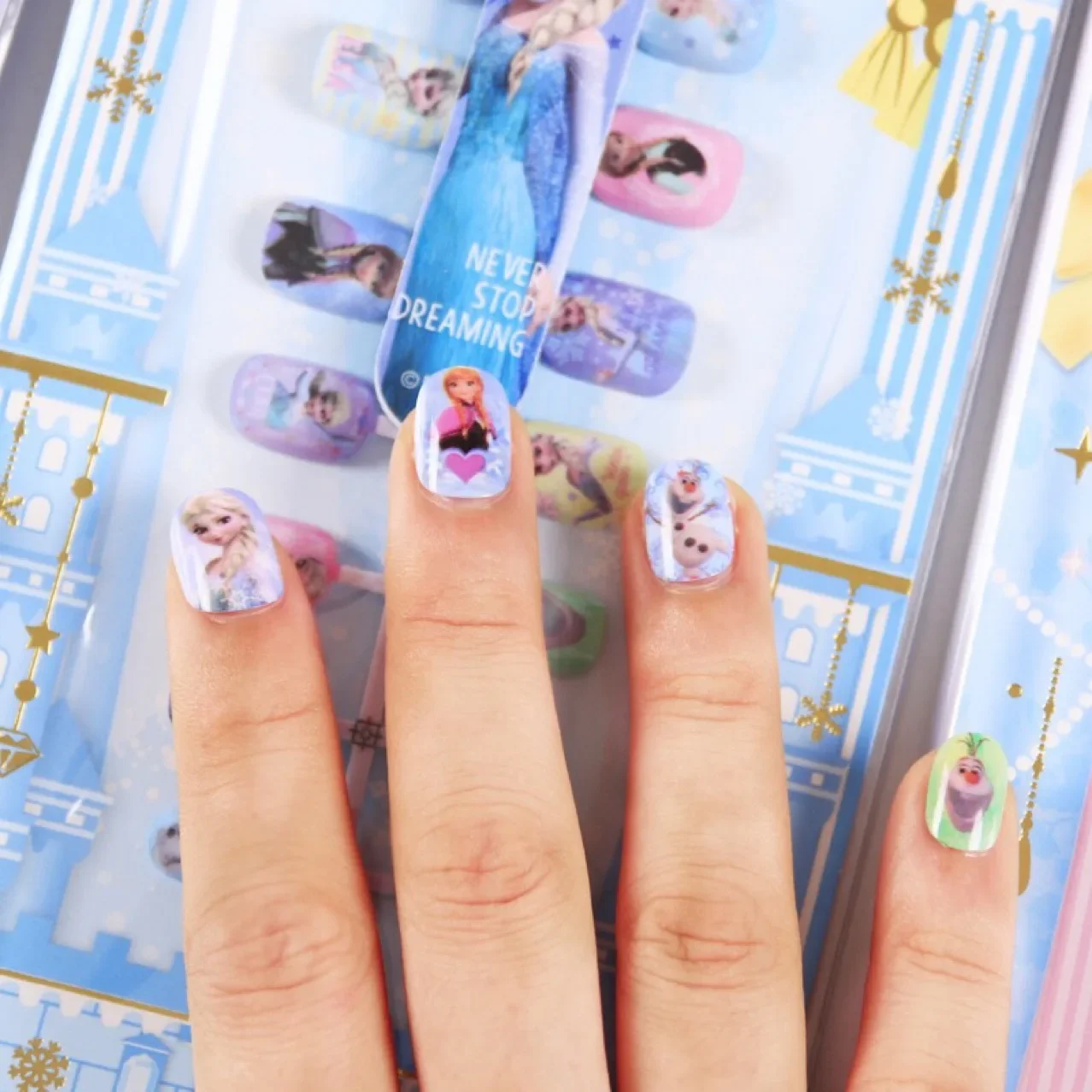 Nomakenolife - Beautiful Frozen nail art by @ayaka.horie 💅❄️ Have you  watched Frozen 2 yet? We loved it! 😍 | Facebook
