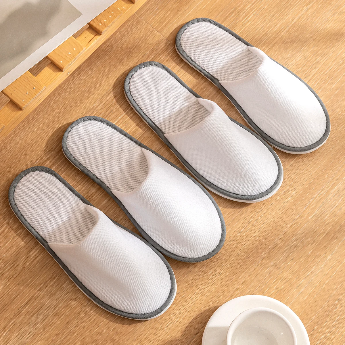 5 PACK One Time Use High Quality Closed Toe Non-slip Hotel Slippers White Disposable Hotel Bathroom Slippers