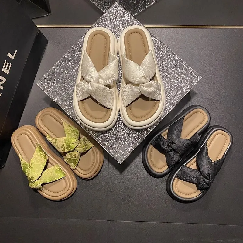 

Женские шлепанцы из ПУ кожи, на резиновой подошве