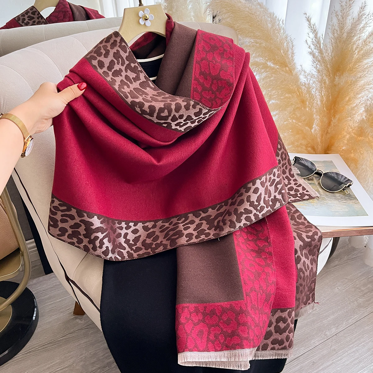 New Luxury Winter Cashmere Retro Leopard Print Scarf Women Warm Pashmina Poncho Scarves Fashion Shawl Thick Foulard Bufanda 2025