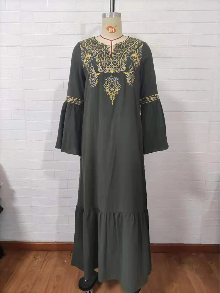 Robe Muslim Abaya Dubai Embroidered Dress Long Sleeve Gowns Moroccan Kaftan Islam Oman V-Neck Ladies Dresses