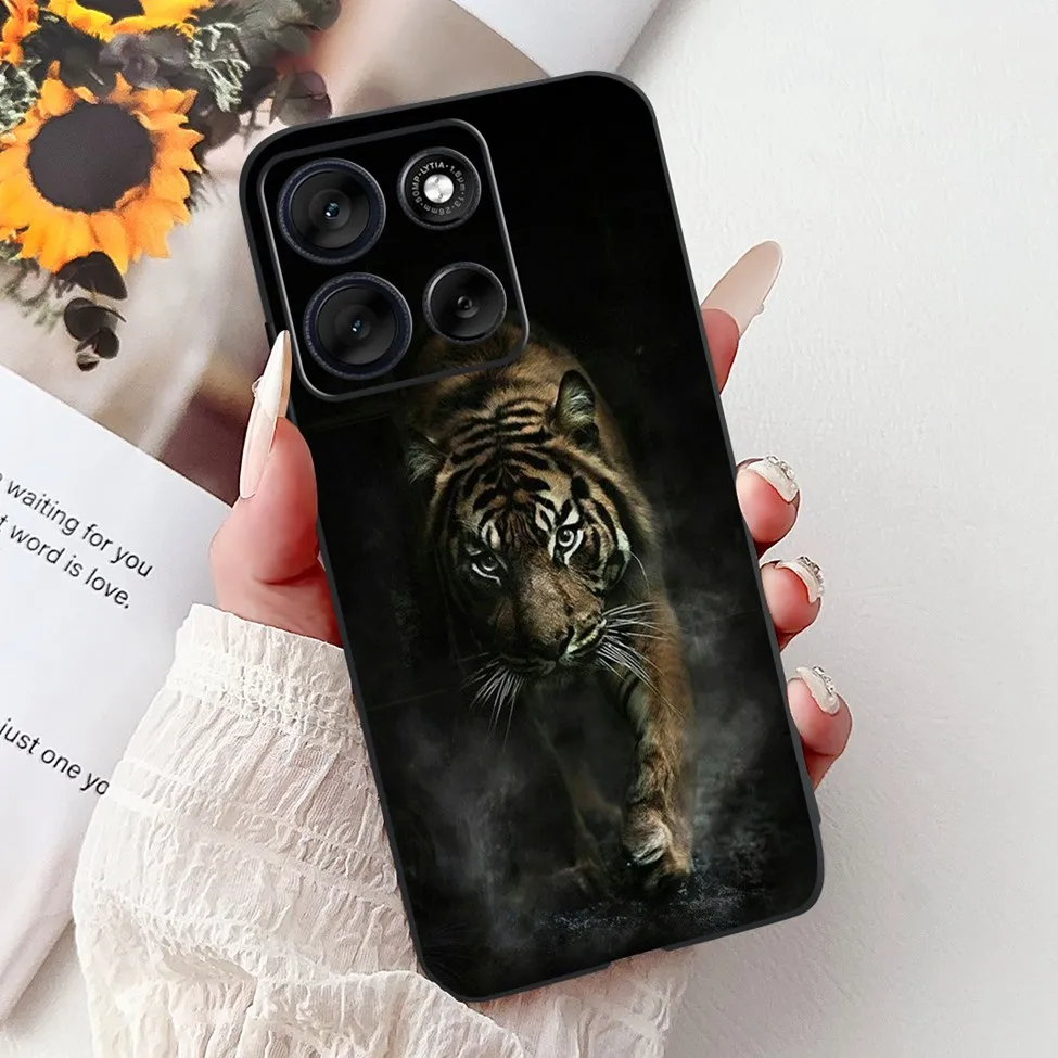 Cute Cartoon Cat & Butterfly Luxury Phone Case – Stylish Protection