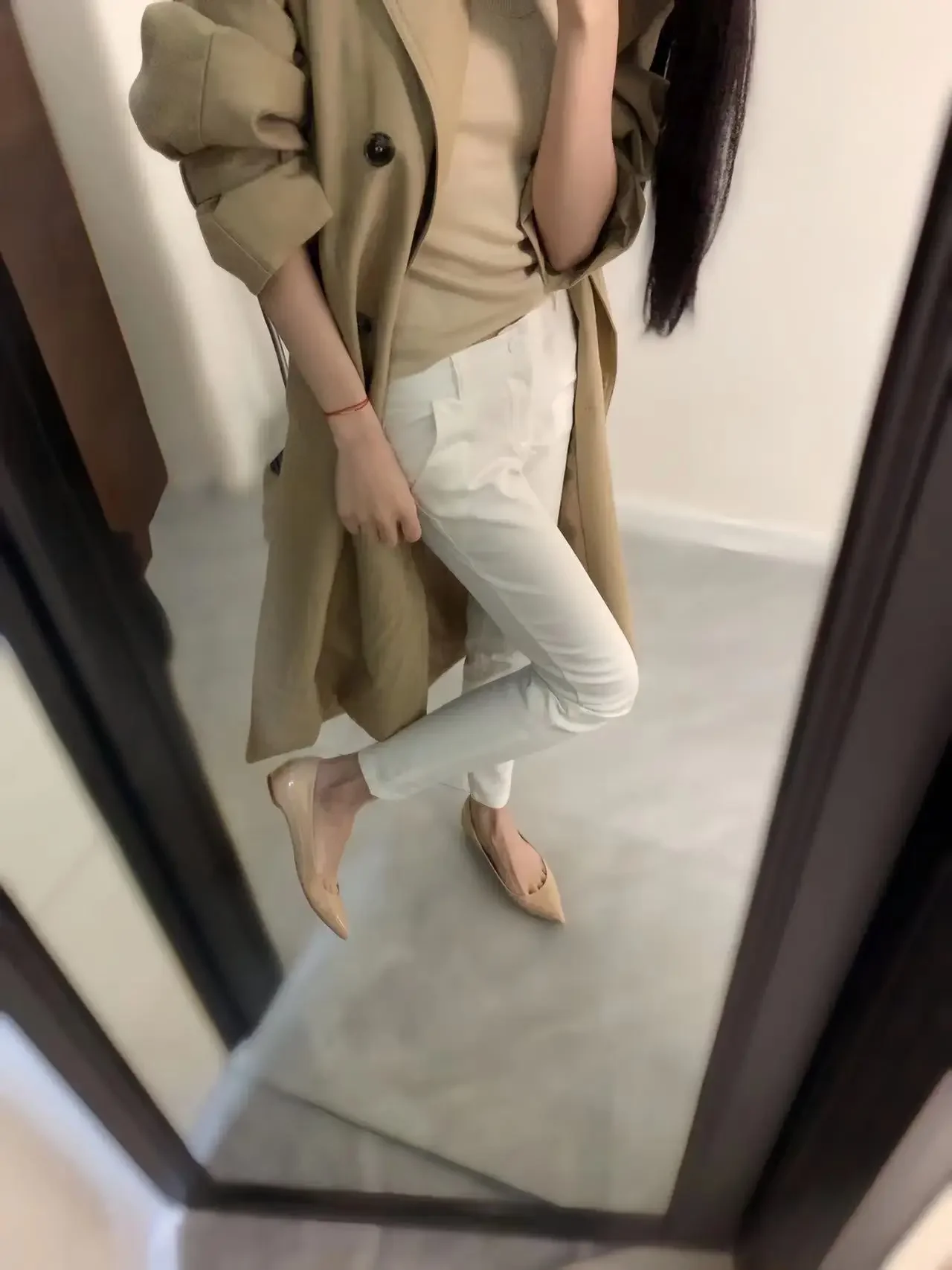 New style raised pointed flat shoes in nude color, super light cut flat shoes, super light cut single shoes for women