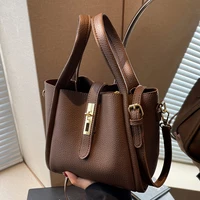 High-value daily multifunctional handbag autumn and winter retro fashion trend simple solid color crossbody bag