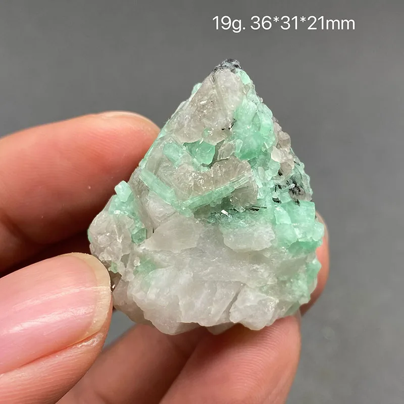 100% natural emerald primitive mineral specimen Healing Crystal gem collection