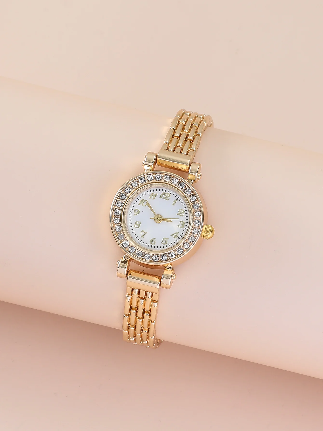 Simple And Fashionable Women's Quartz Watch With Rhinestones 2