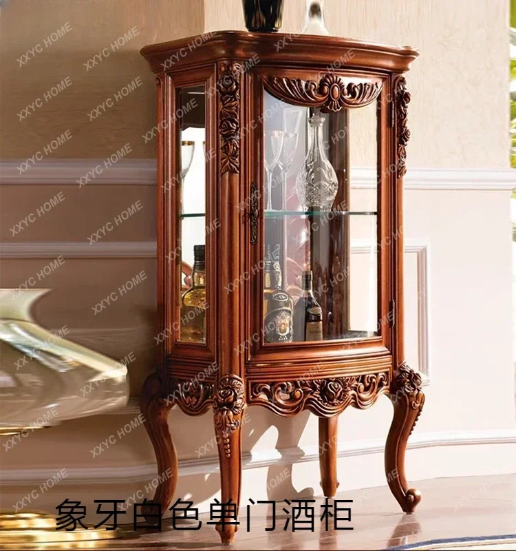 木彫りの小さなワインキャビネットリビングルームの壁のディスプレイ