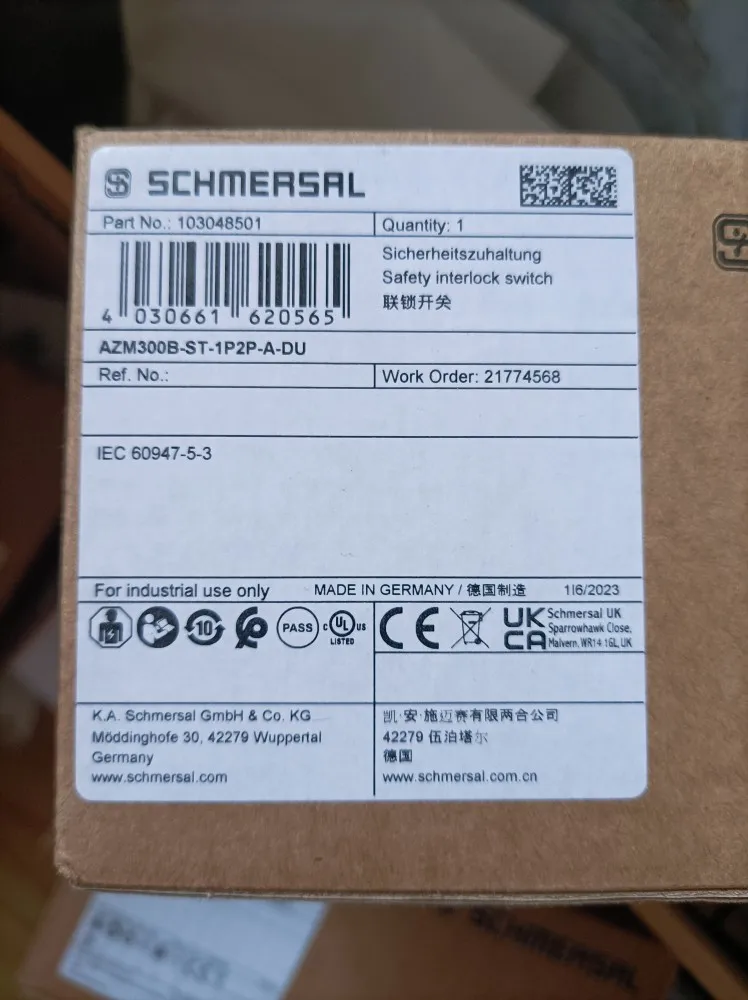 

New original interlock switch AZM300B-ST-1P2P-A-DU