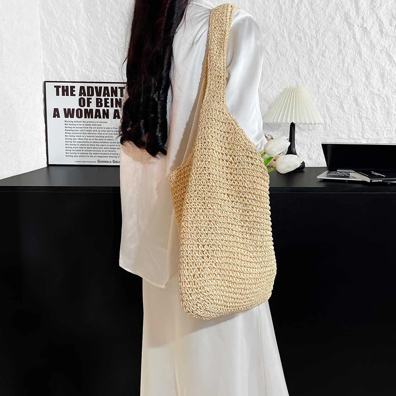 Summer Beach Straw Woven Large Capacity Ladies Shoulder Bag Fashion Hand Woven Design for Resort Casual Outerwear