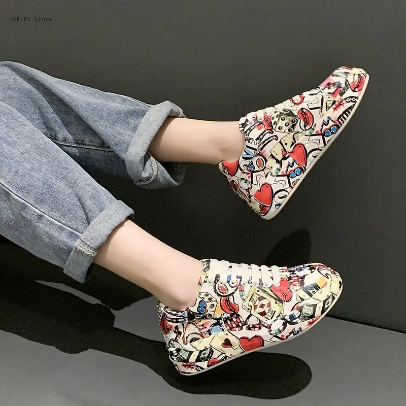 Spring and Summer New Style Hand-painted Graffiti Shoes Female White Shoes Leather Thick-soled Fashion Shoes Female Sports Shoes