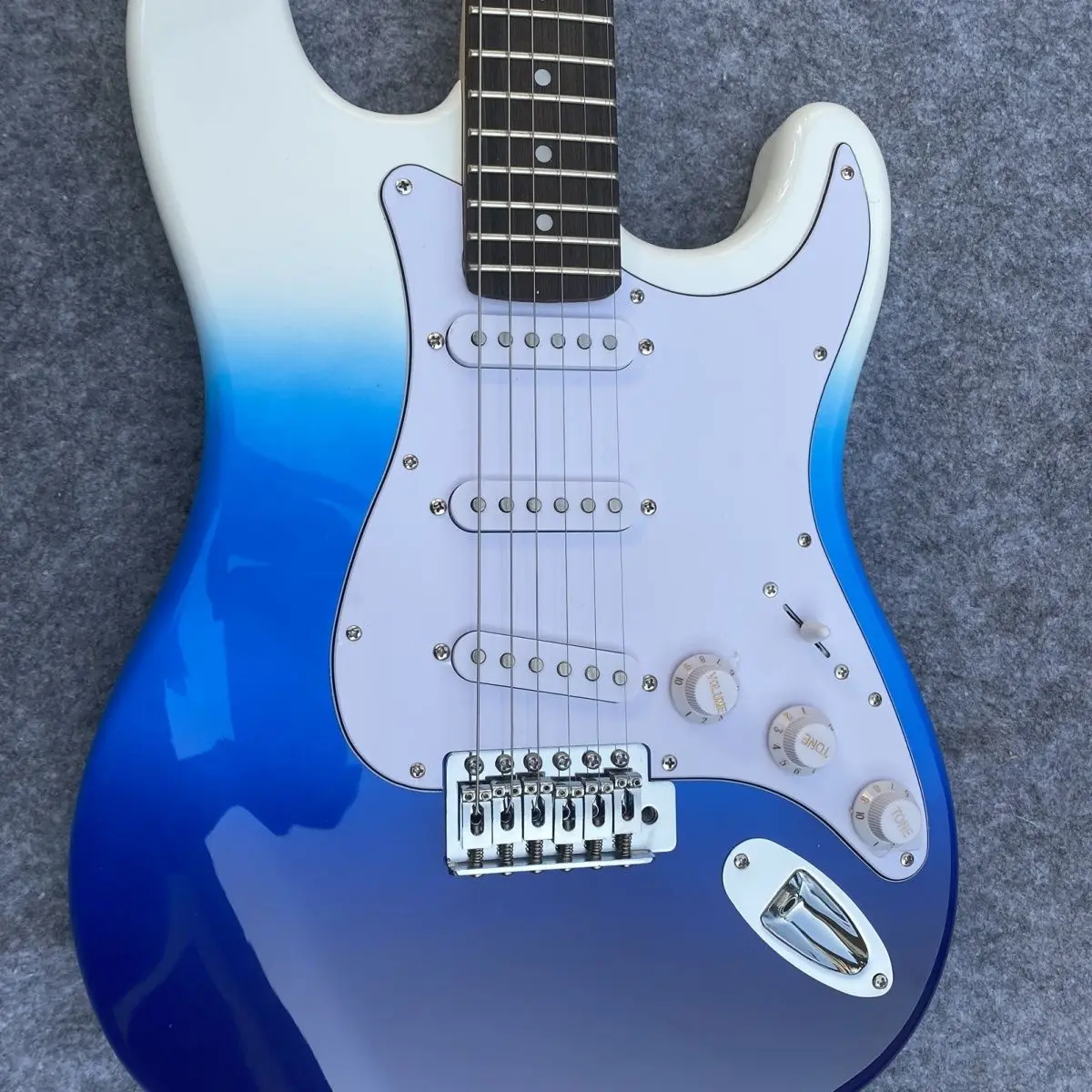 

Factory customized 6-string gradient single shake electric guitar