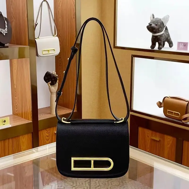 

Tofu Bun Women's 2023 New Single Shoulder Crossbody Bag Flipped Pig Nose Underarm Bag Premium Small Square Bag