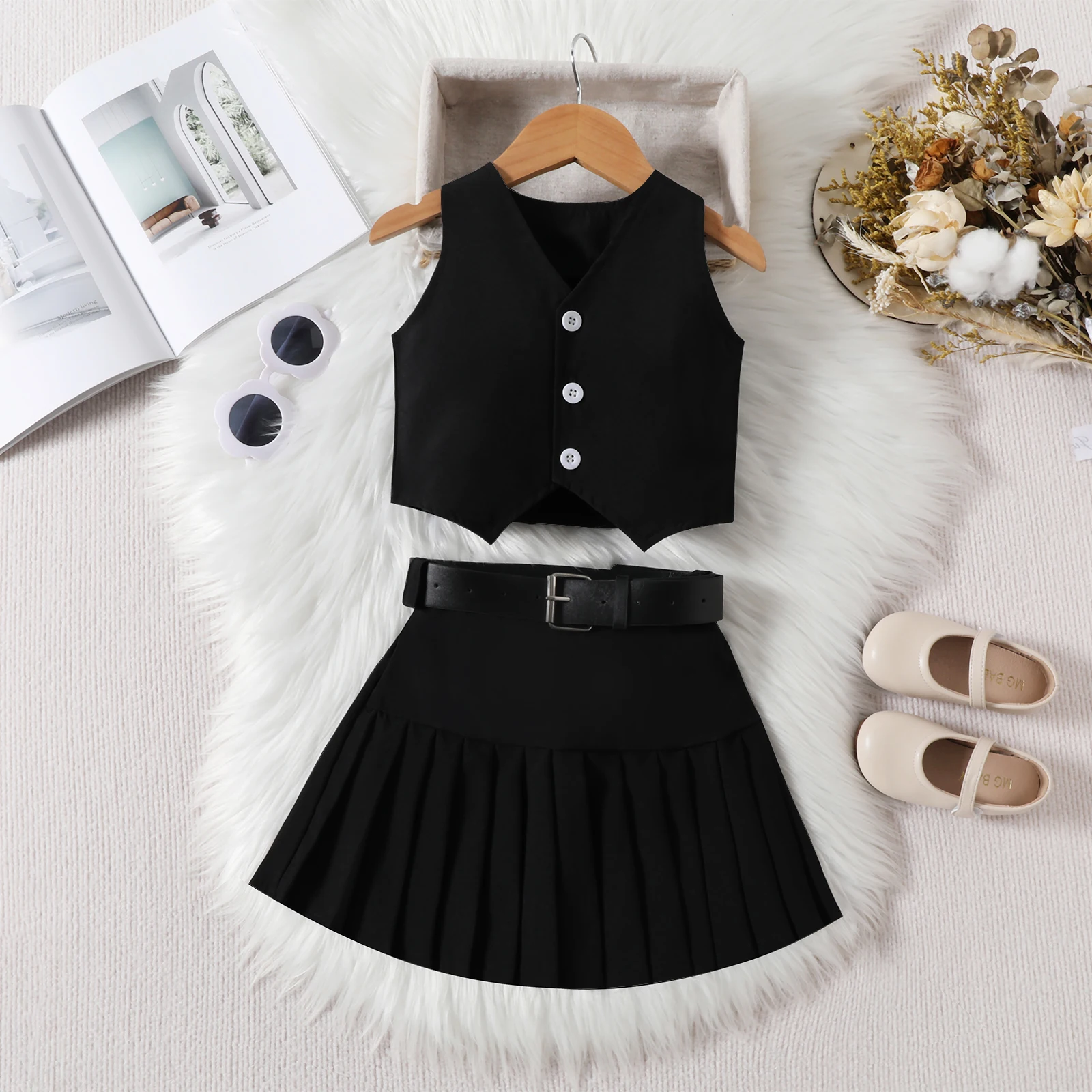 Pudcoco 2-teiliges Outfit für Kinder und Mädchen, einfarbig, ärmellos, Knopf-Tanktops, Faltenrock mit Gürtel, Set für Sommerkleidung, 18 Monate bis 6 Jahre – Detail 1