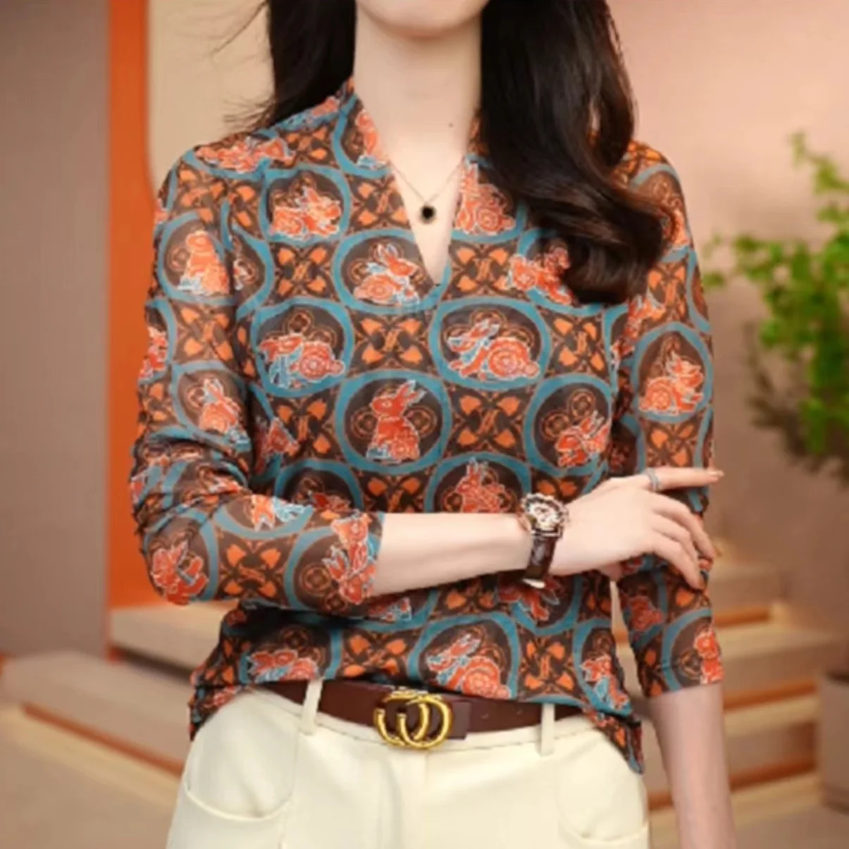 2023 New Early Autumn Long sleeved V-neck T-shirt for Women's New High Grade Temperament Fit Outerwear Printed Fashion Shirt Top