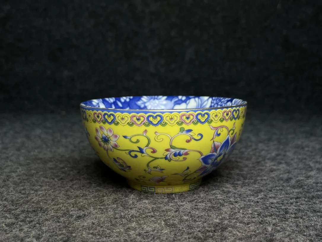 

Home Crafts Antique Blue and White Porcelain Bowls with Exquisite Workmanship and Excellent Appearance are Worth Collecting