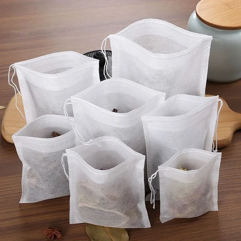 50pcs/lot Rendelkezésre álló teabags non-woven Ablakszövet Tea Szűrőkészülék Hosszúnadrág számára Kávé Ízesít vmivel Tea Zsák vel húzózsinórral Szűrő konyhai teaware