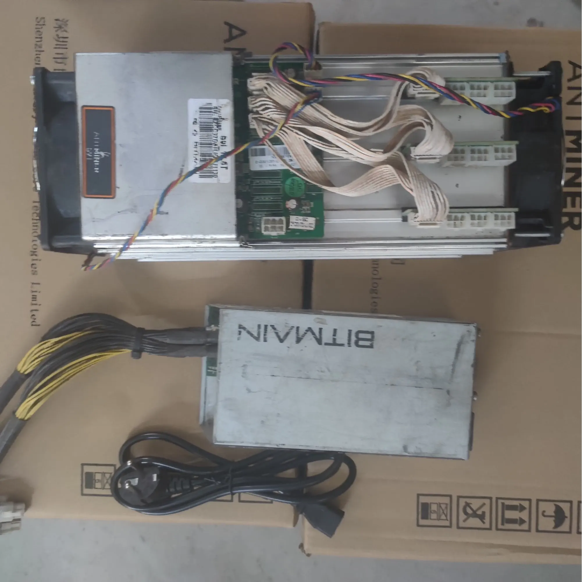 BITMAIN Mining Farm 80% New AntMiner S9i 14.5T With Official PSU BTC BCH Miner Better Than S9 S9i 13.5T 14T photo review
