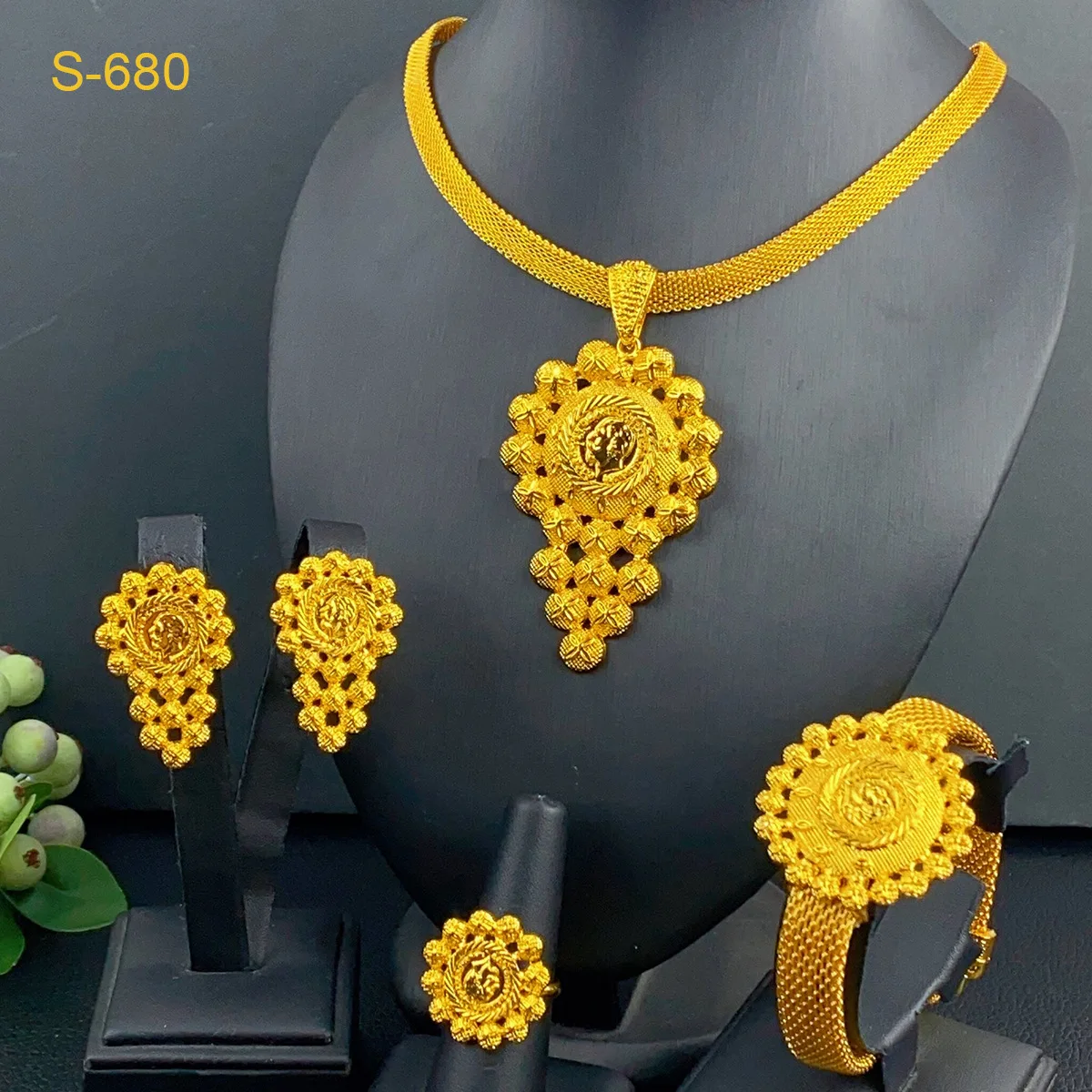 

African Ethnic Style Jewelry Middle East Dubai Bride 24k Gold-plated Necklace Earrings Bracelet Ring Set DD30417